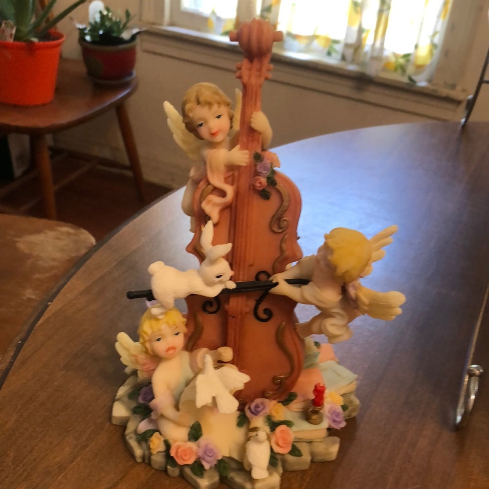 Sansco 1996 Collection musical angels, doves and a rabbit on a violin.